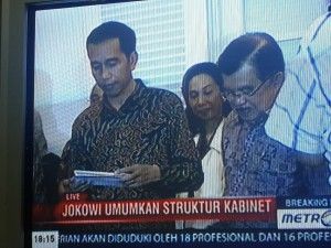 Jokowi umumkan struktur kabinet. Bagi 16 kursi untuk partai politik