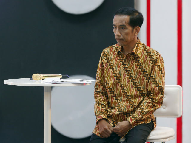 Calon Presiden Joko ‘Jokowi’ Widodo saat debat capres pada 22 Juni 2014. Foto oleh Adi Weda/EPA