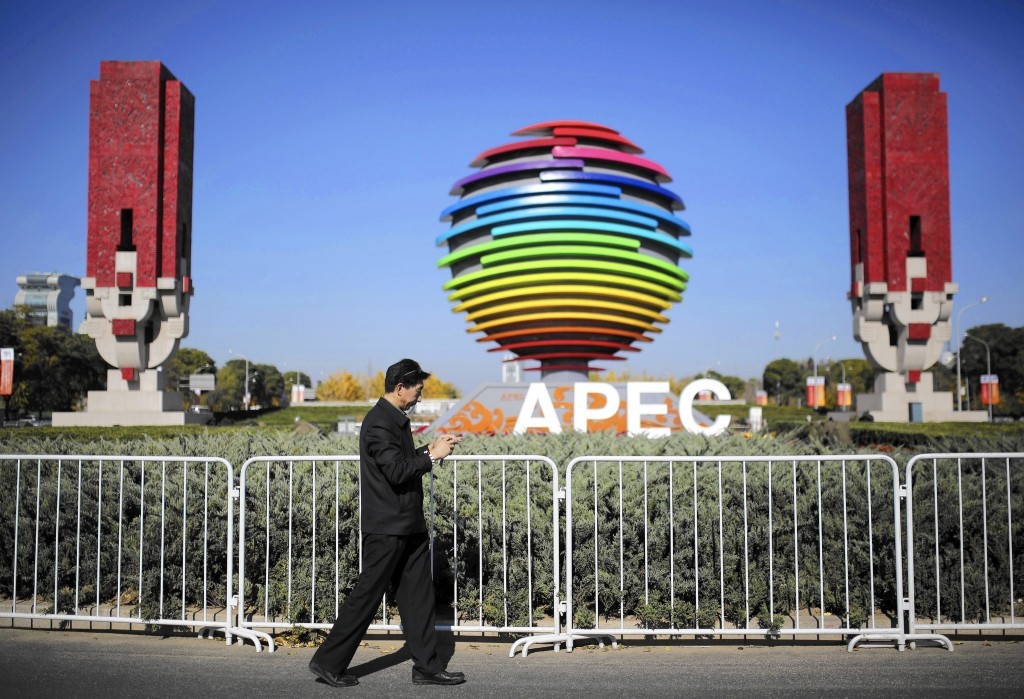 Beijing menyongsong pertemuan APEC. Lawatan pertama Jokowi ke luar negeri. Foto dari Latimes.com