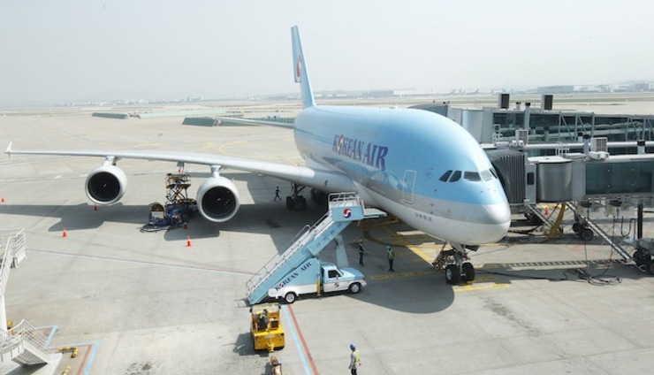 Pesawat Korean Airlines terparkir di bandara Incheon, Seoul, Korea Selatan. Foto oleh EPA